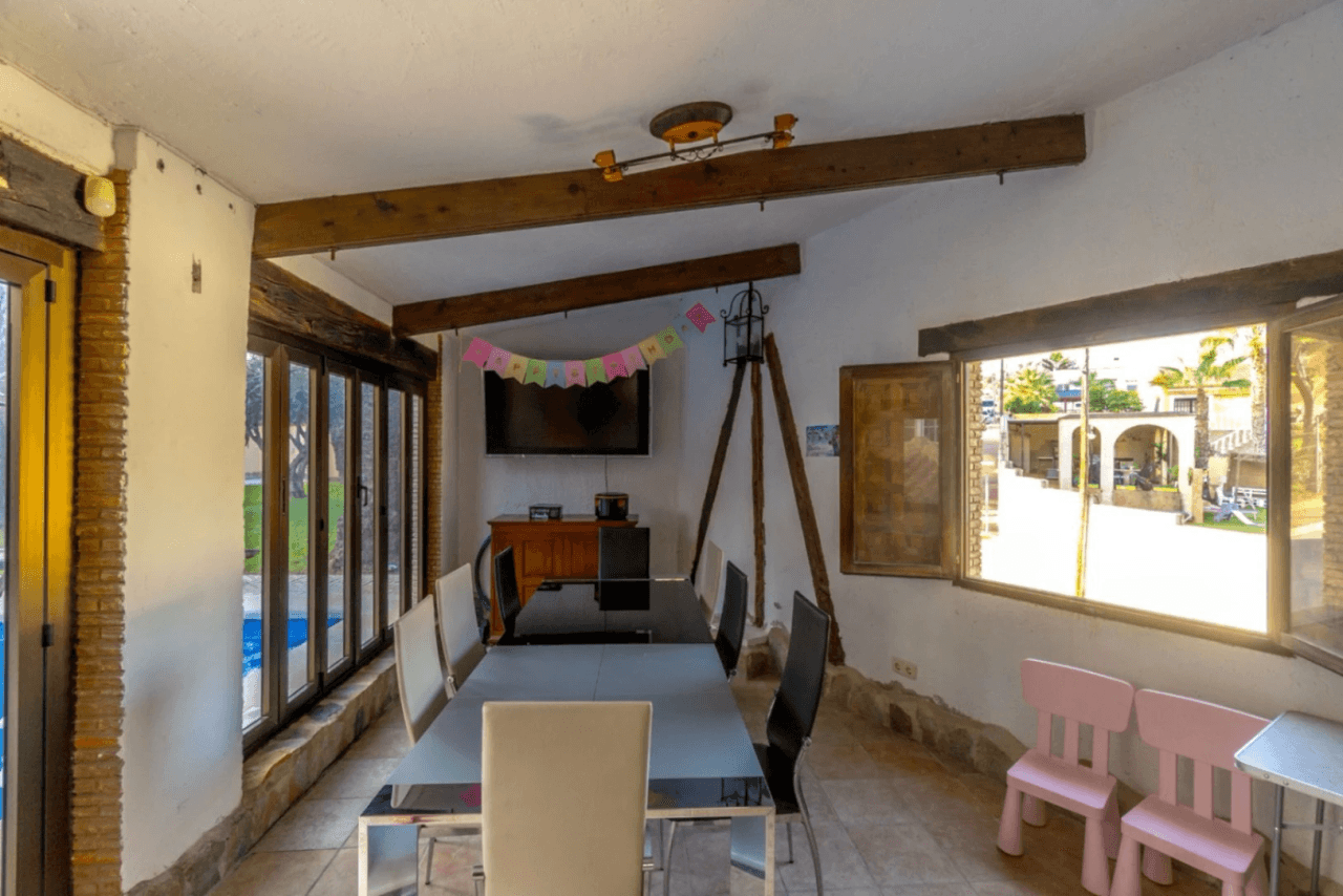 Chalet en venta de 4 habitaciones con piscina en Los Balcones, Torrevieja
