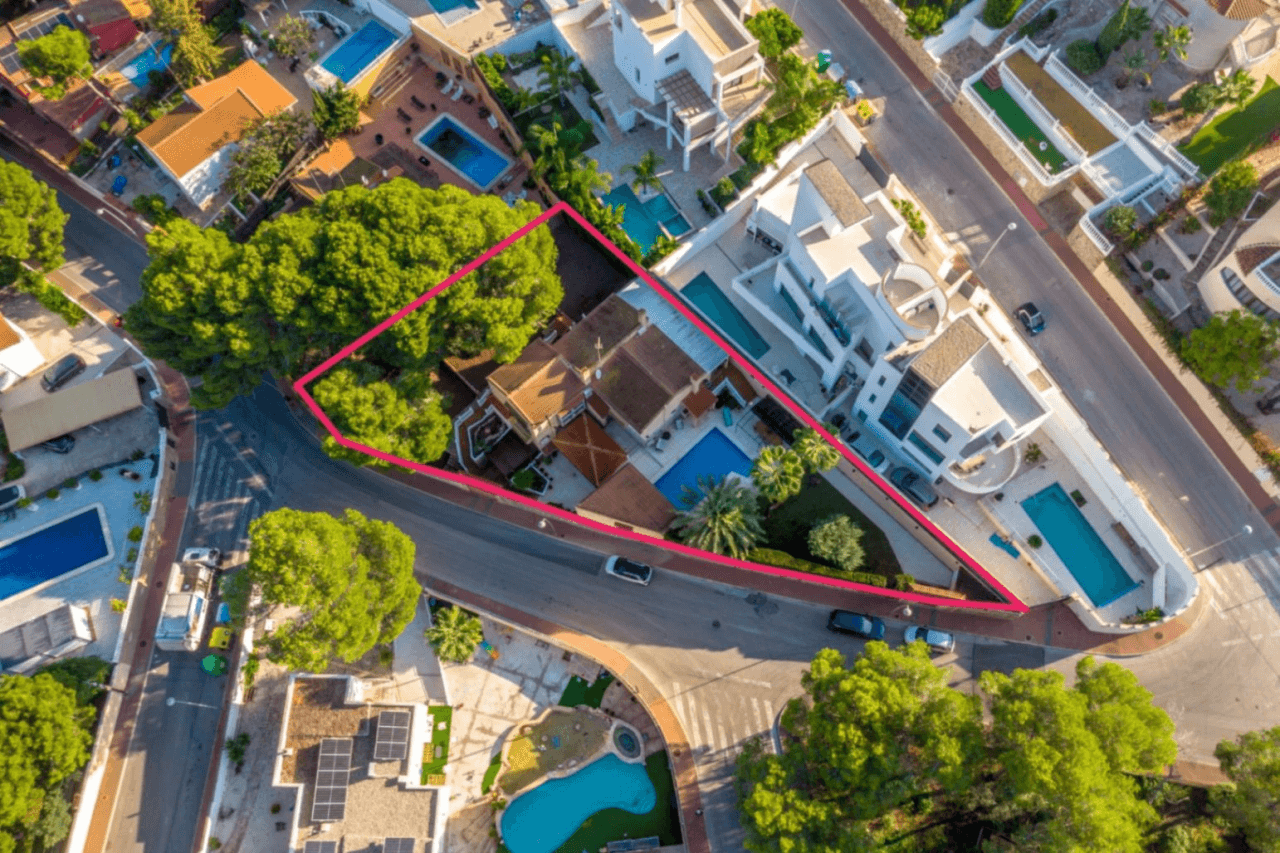 Chalet en venta de 4 habitaciones con piscina en Los Balcones, Torrevieja