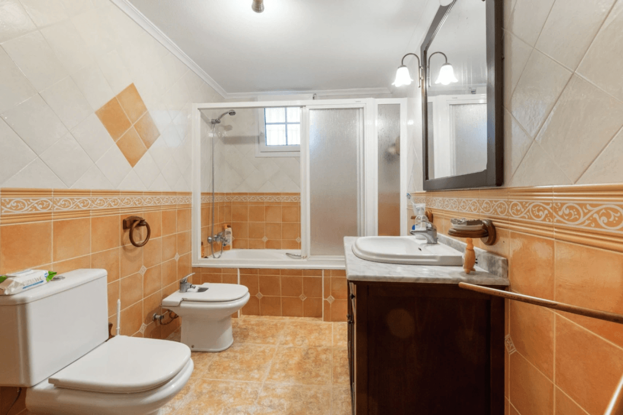 Chalet en venta de 4 habitaciones con piscina en Los Balcones, Torrevieja