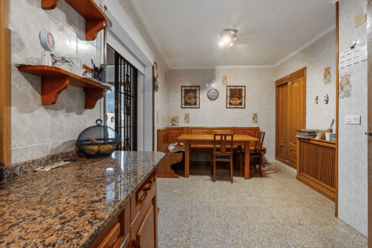 Chalet en venta de 4 habitaciones con piscina en Los Balcones, Torrevieja