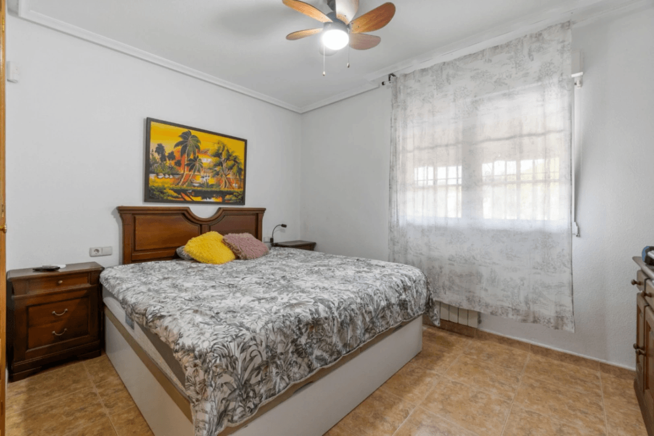 Chalet en venta de 4 habitaciones con piscina en Los Balcones, Torrevieja