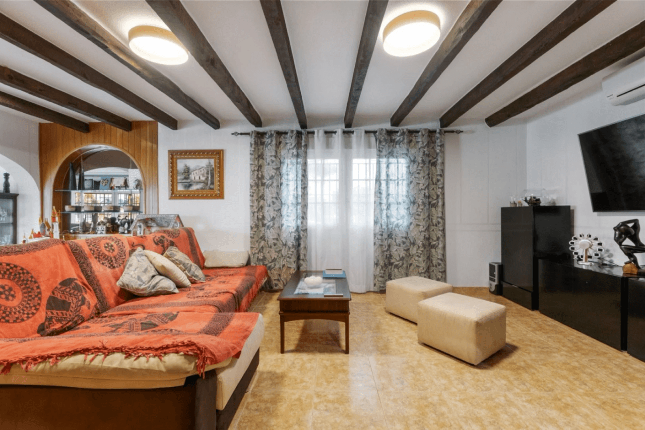 Chalet en venta de 4 habitaciones con piscina en Los Balcones, Torrevieja