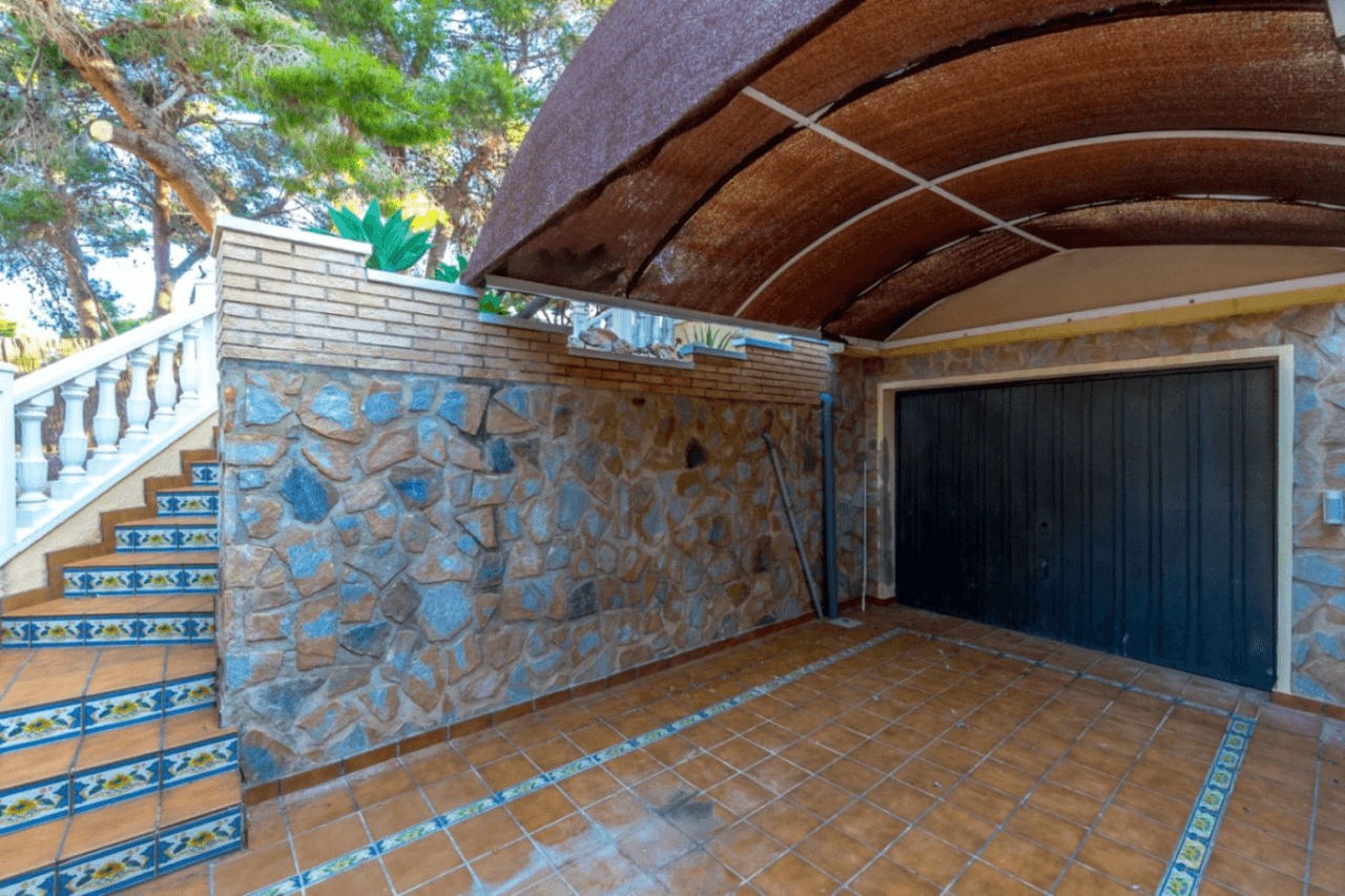 Chalet en venta de 4 habitaciones con piscina en Los Balcones, Torrevieja