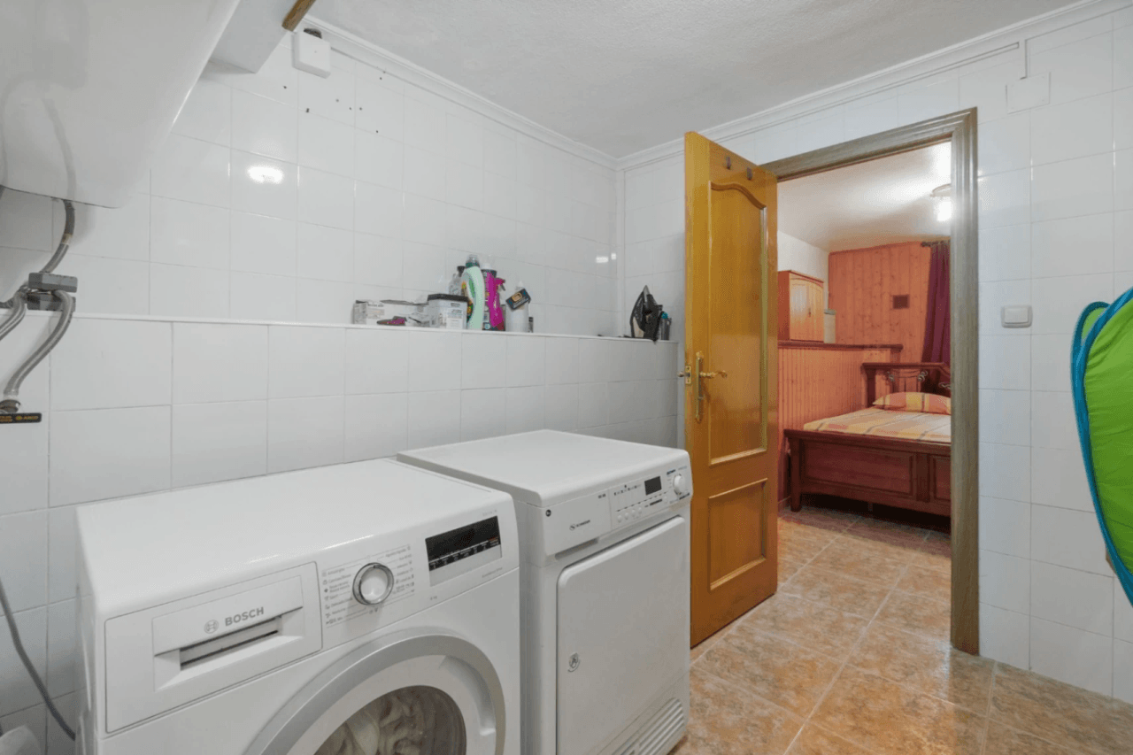 Chalet en venta de 4 habitaciones con piscina en Los Balcones, Torrevieja