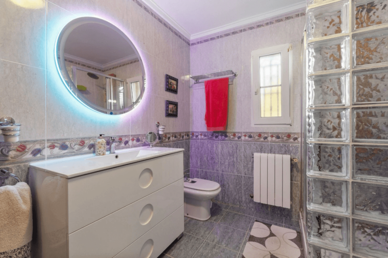 Chalet en venta de 4 habitaciones con piscina en Los Balcones, Torrevieja