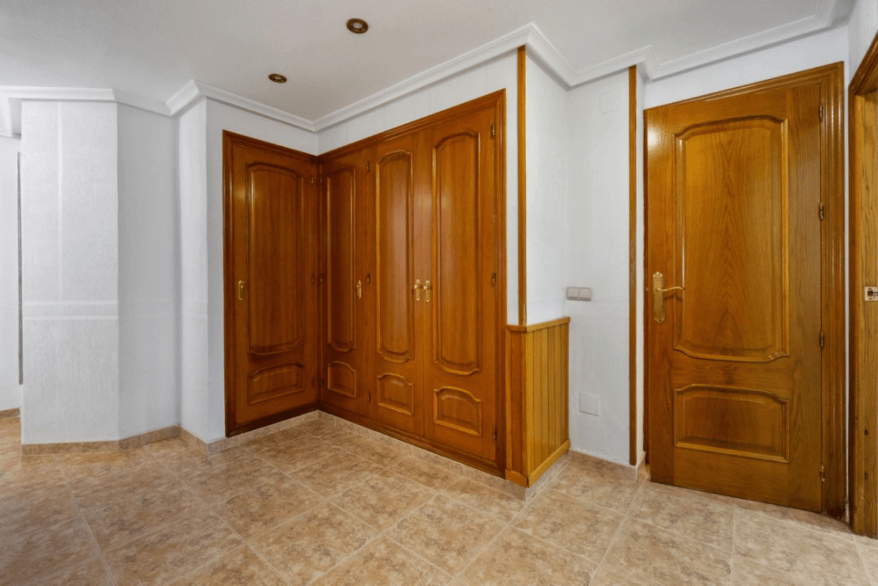 Chalet en venta de 4 habitaciones con piscina en Los Balcones, Torrevieja