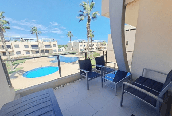 Bungalow en venta de 2 dormitorios en Mil Palmeras, Alicante.