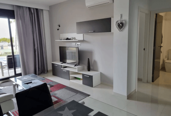 Bungalow en venta de 2 dormitorios en Mil Palmeras, Alicante.