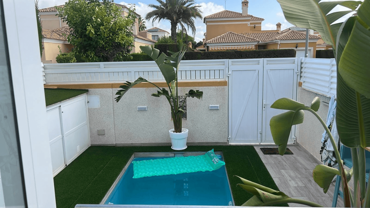 Casa adosada en venta con 3 dormitorios en Torre de la Horadada