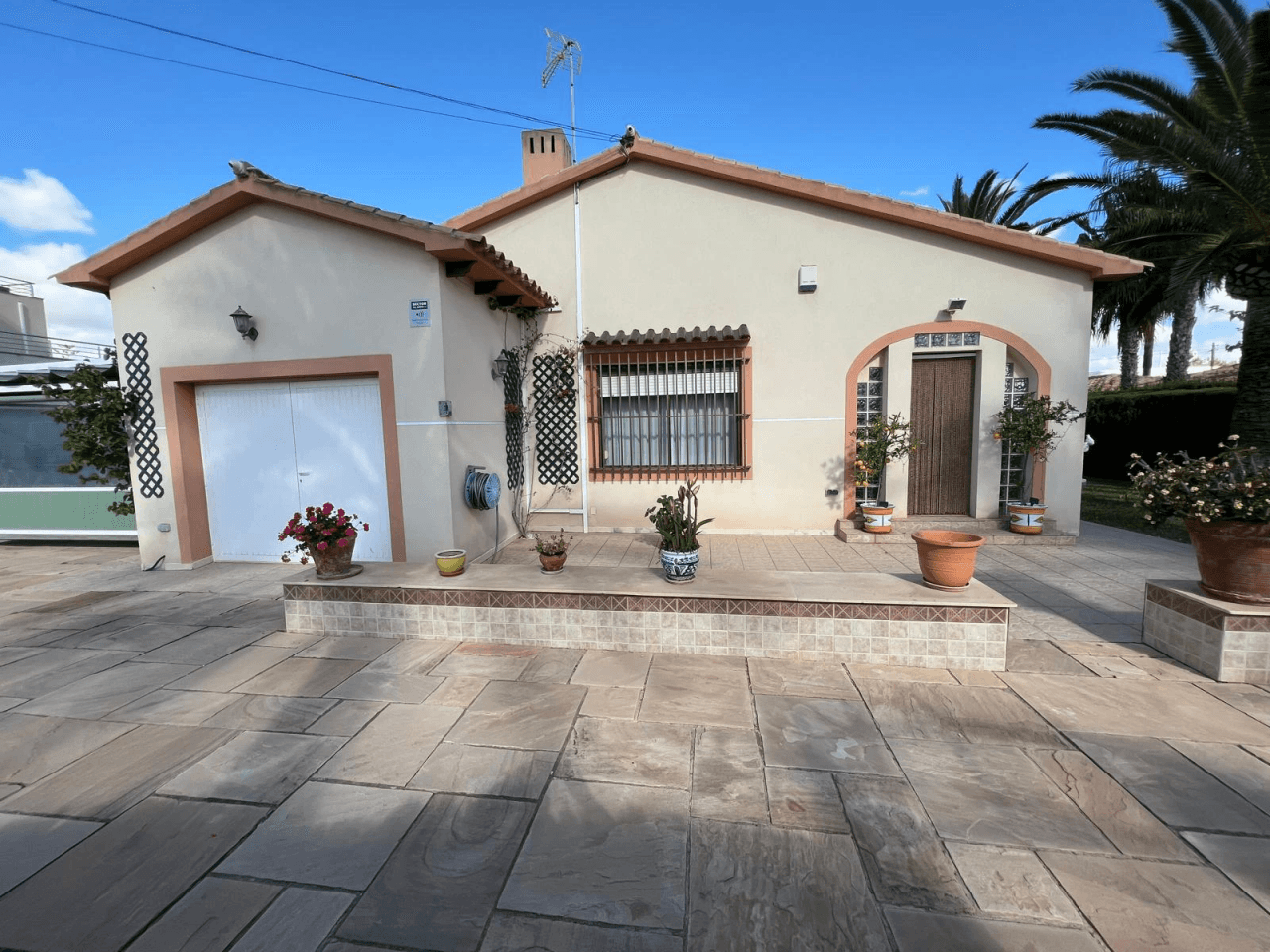 Chalet en venta en Orihuela con 3 dormitorios y piscina privado