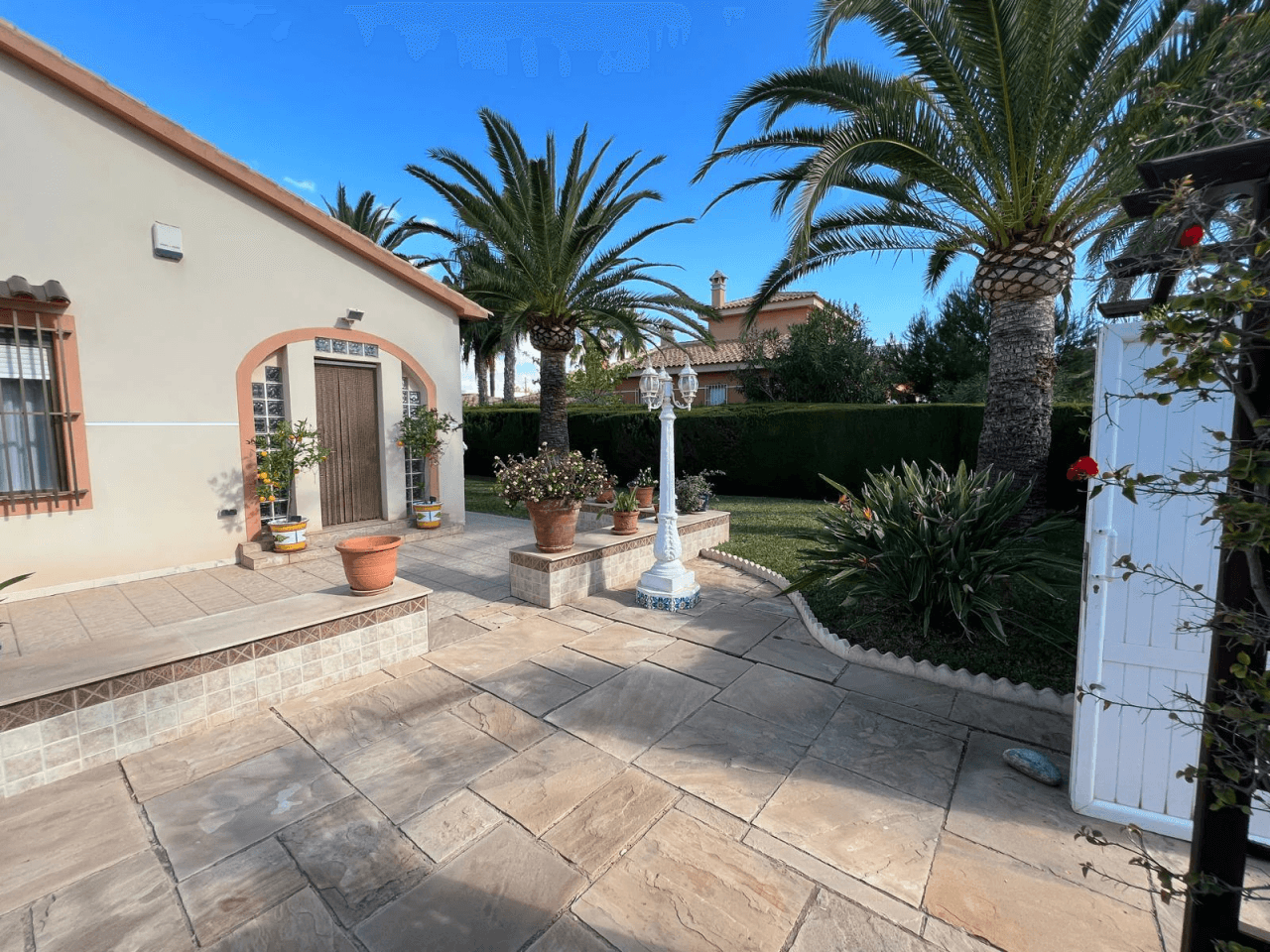 Chalet en venta en Orihuela con 3 dormitorios y piscina privado