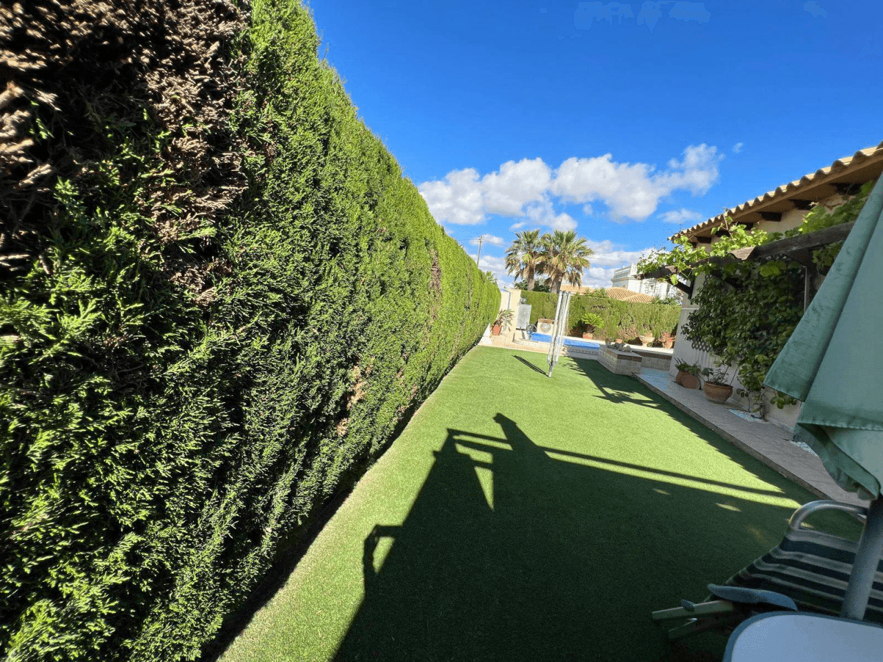 Chalet en venta en Orihuela con 3 dormitorios y piscina privado