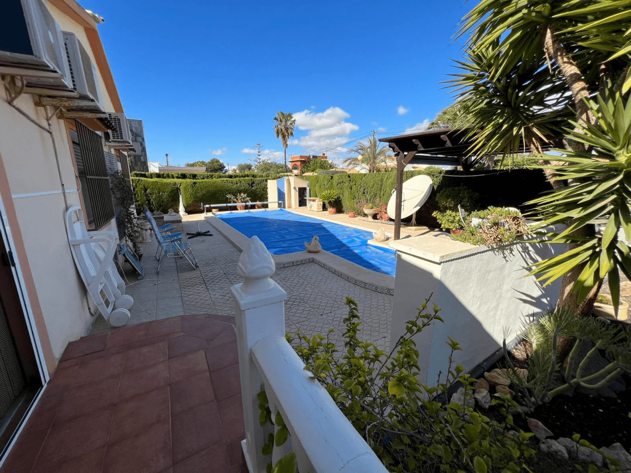 Chalet en venta en Orihuela con 3 dormitorios y piscina privado