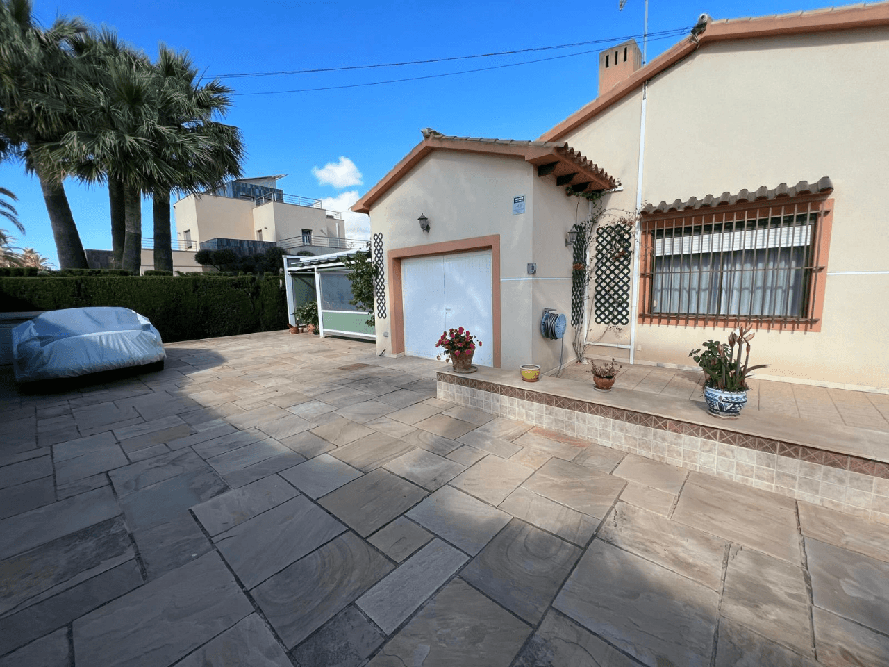 Chalet en venta en Orihuela con 3 dormitorios y piscina privado