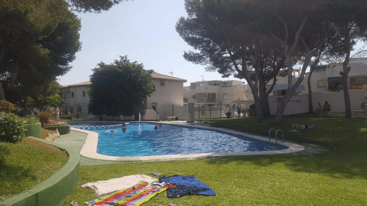 Bungalow en venta de 2 dormitorios en Lago Jardín, Torrevieja