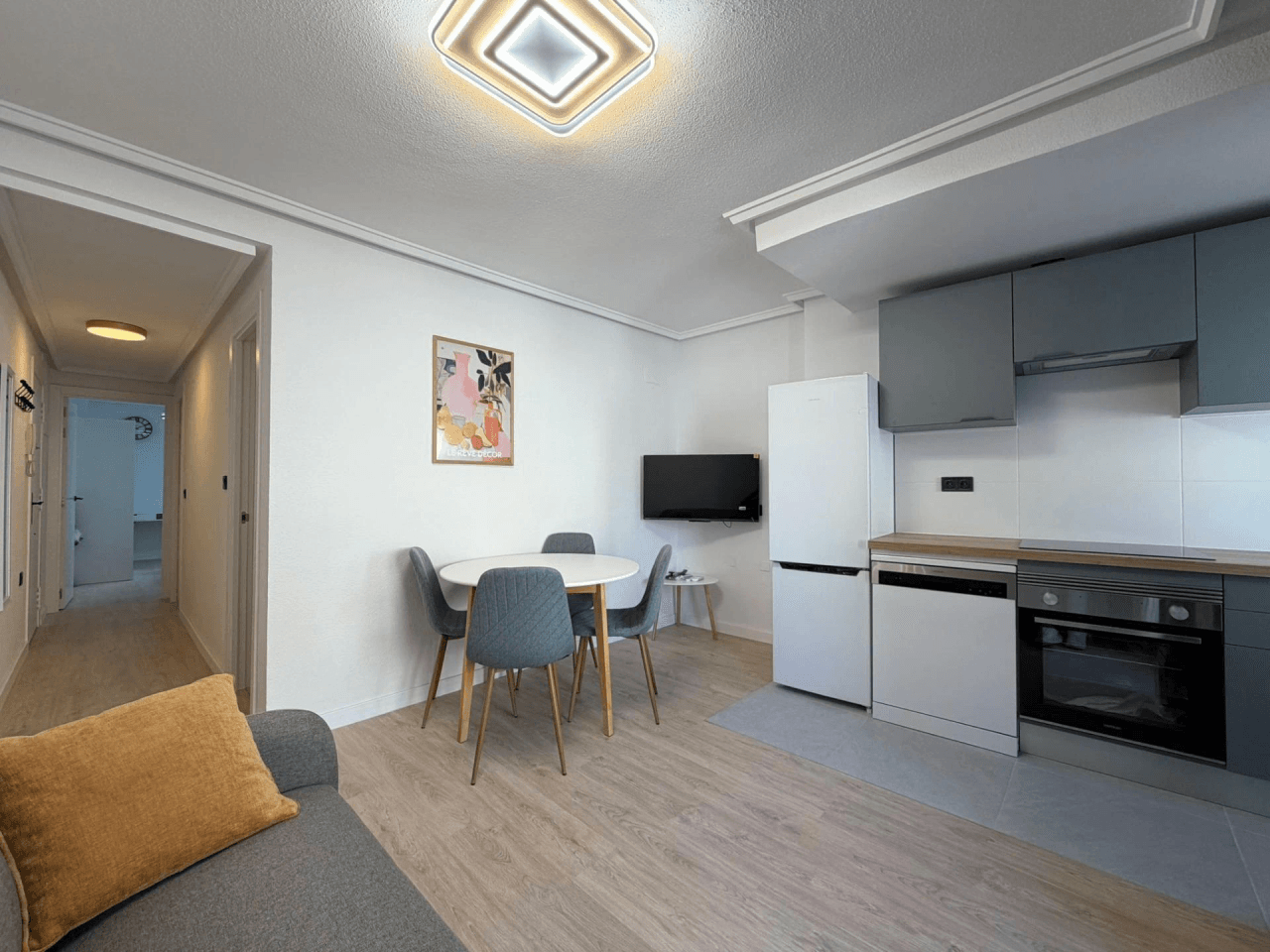Apartamento en venta de 2 habitaciones en Playa de los Locos, Torrevieja