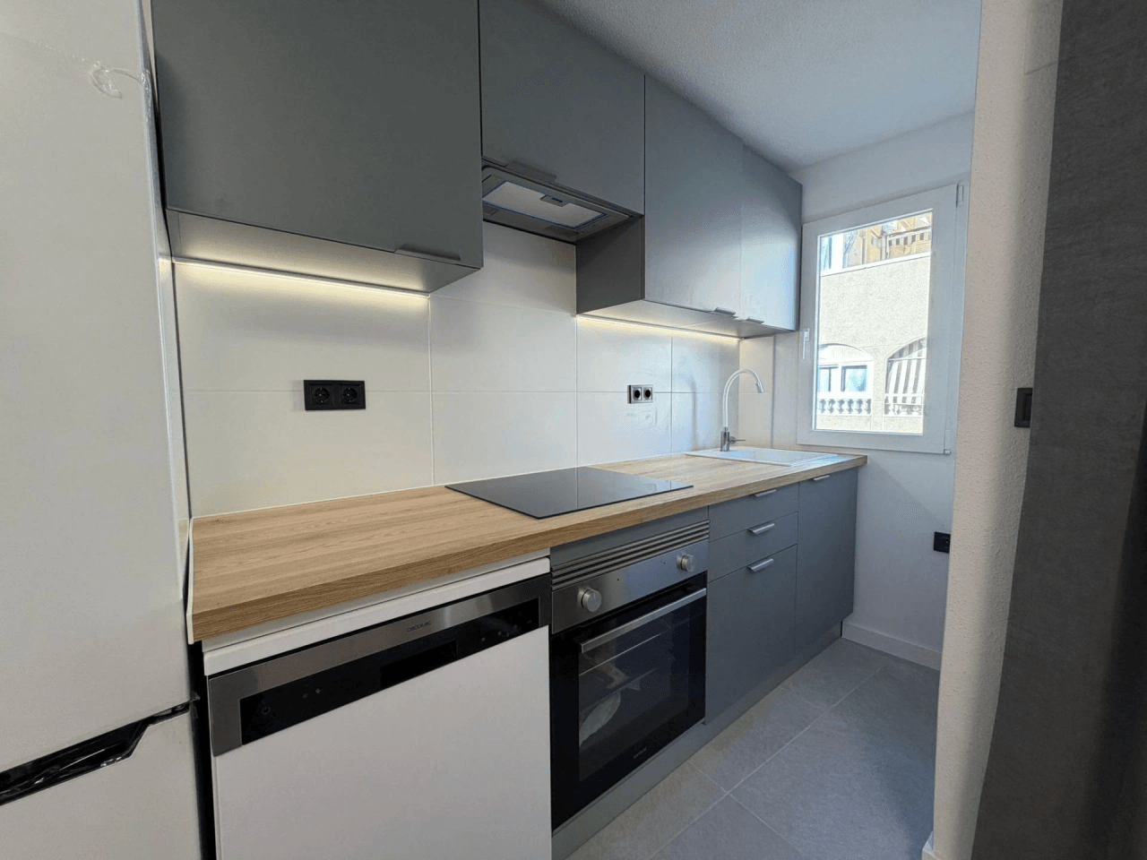 Apartamento en venta de 2 habitaciones en Playa de los Locos, Torrevieja
