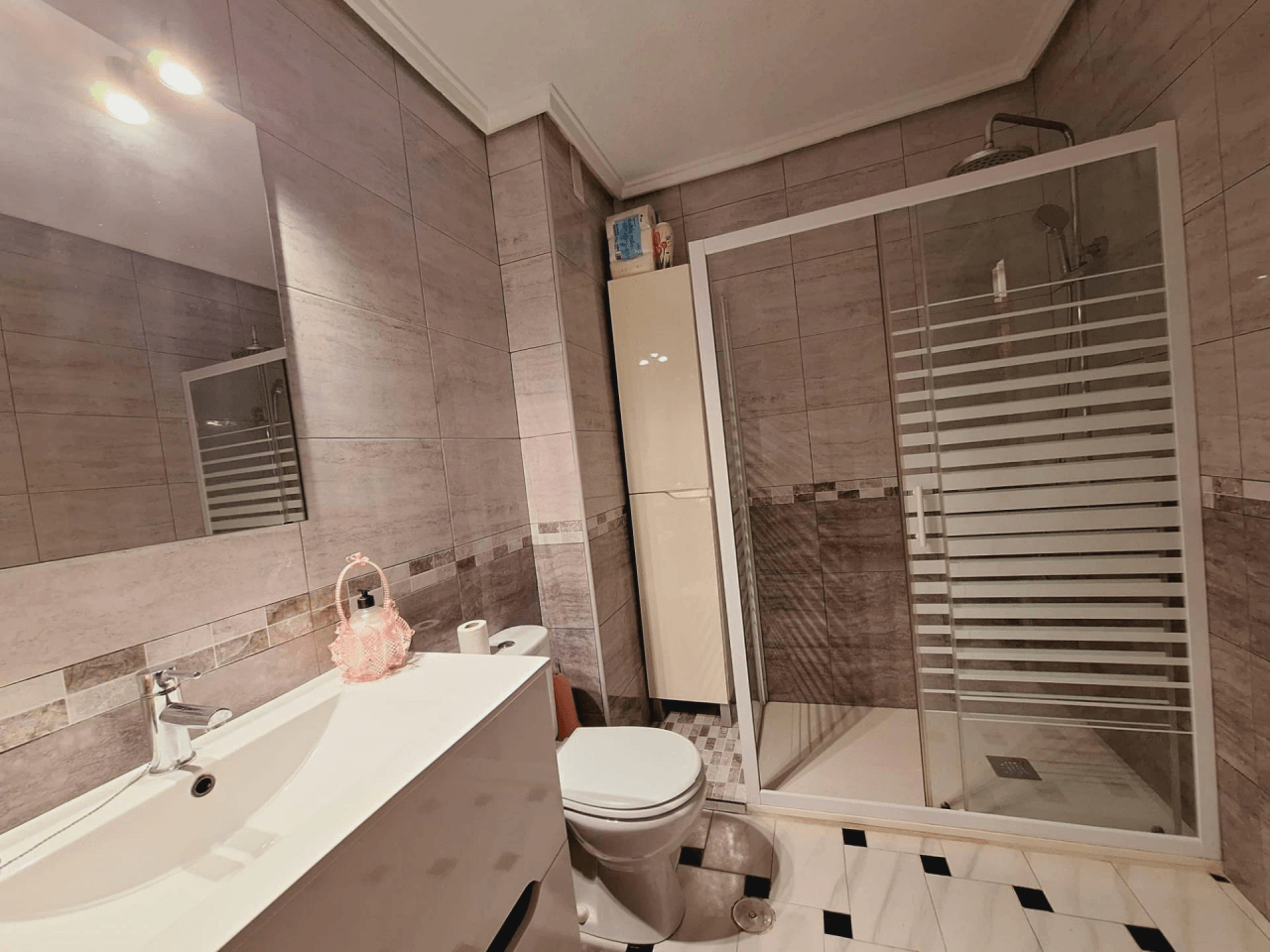 Apartamento en venta en Torrevieja, 3 dormitorios y 1 baño.