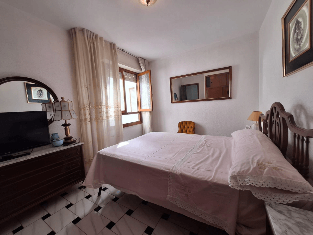 Apartamento en venta en Torrevieja, 3 dormitorios y 1 baño.