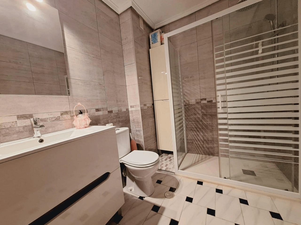 Apartamento en venta en Torrevieja, 3 dormitorios y 1 baño.