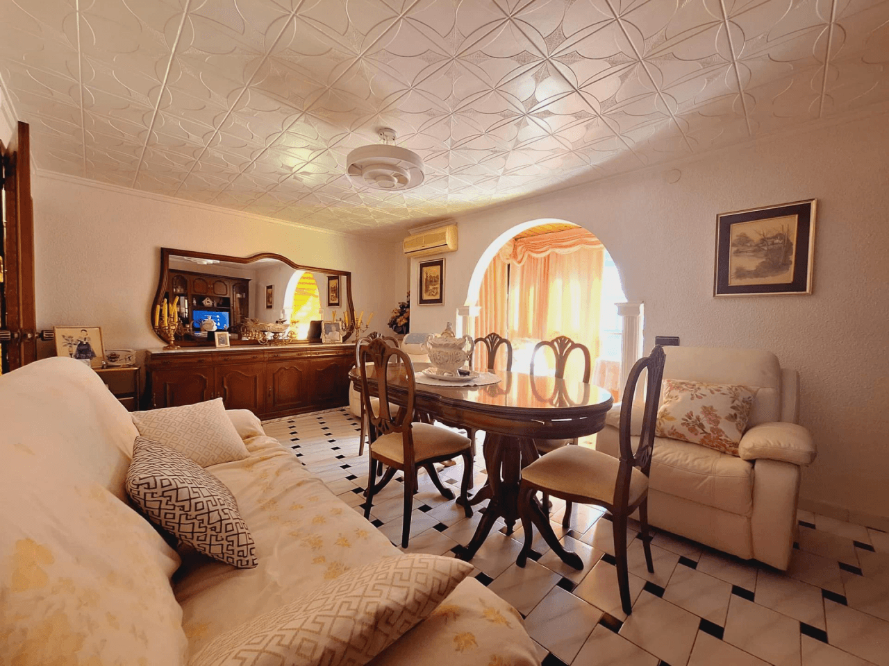 Apartamento en venta en Torrevieja, 3 dormitorios y 1 baño.