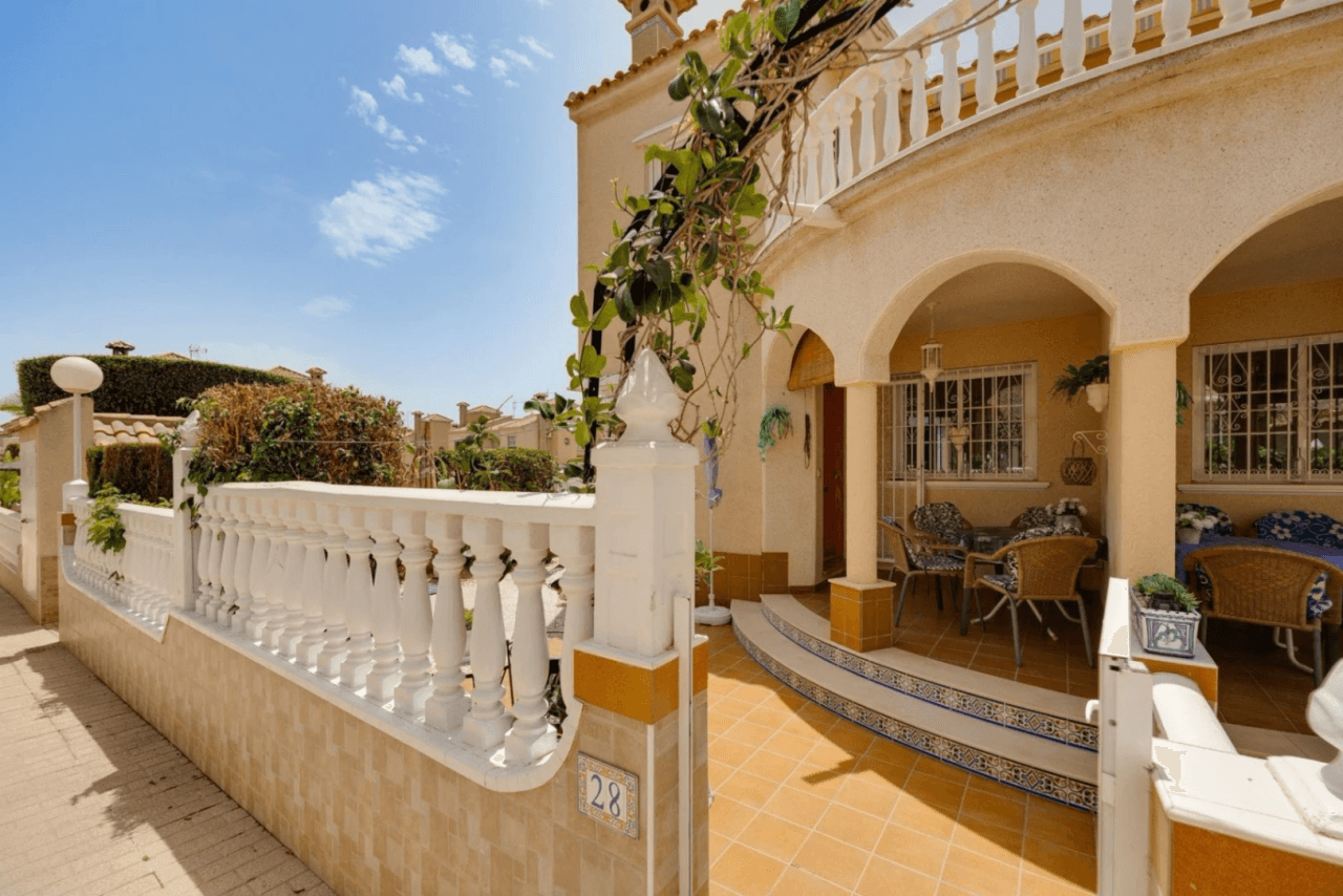 Casa adosada en venta en Orihuela Costa, 2 dormitorios, 2 baños