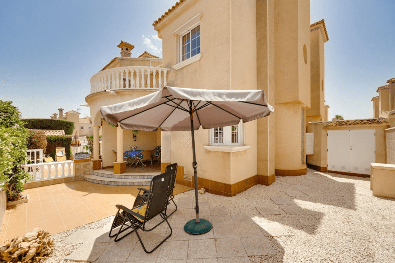 Casa adosada en Orihuela Costa, 2 dormitorios, en venta.