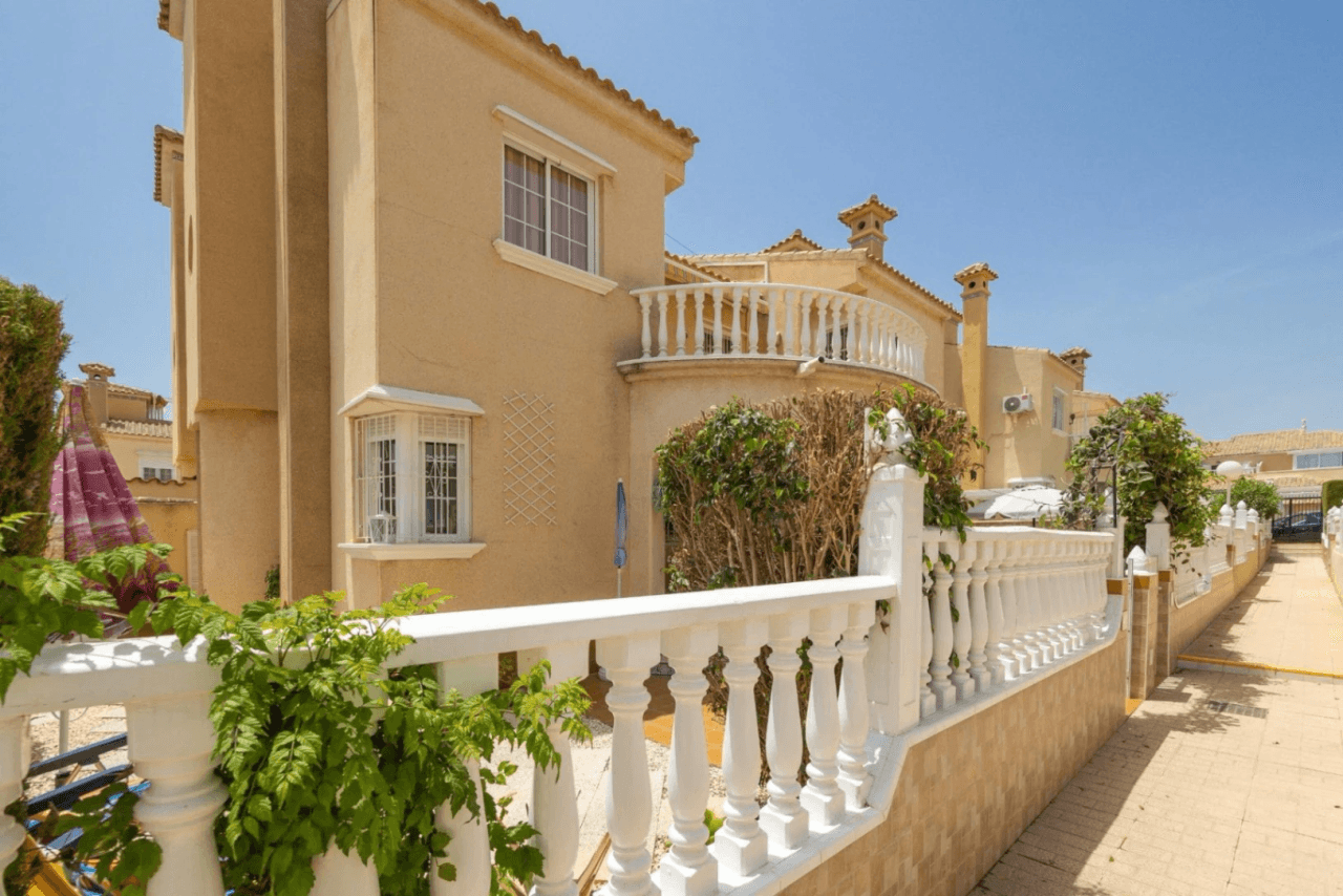 Casa adosada en venta en Orihuela Costa, 2 dormitorios, 2 baños