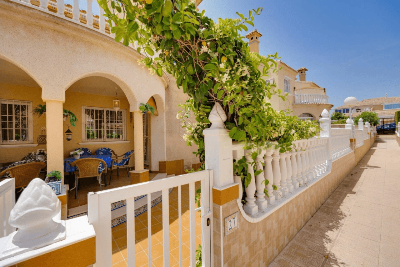 Casa adosada en Orihuela Costa, 2 dormitorios, en venta.