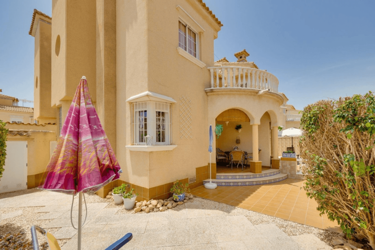 Casa adosada en venta en Orihuela Costa, 2 dormitorios, 2 baños