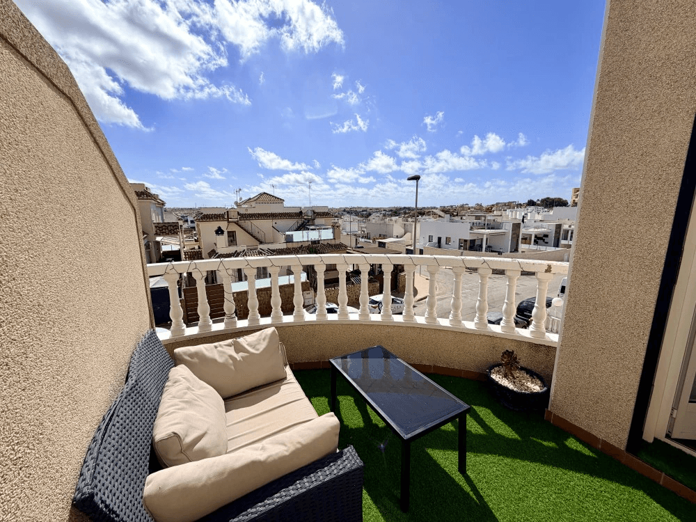 Casa adosada en venta de 3 dormitorios en Orihuela, Villamartin