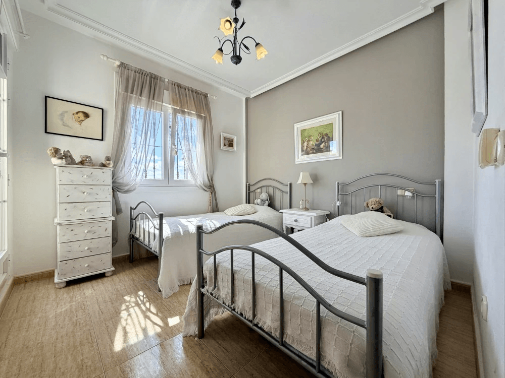Casa adosada en venta de 3 dormitorios en Orihuela, Villamartin