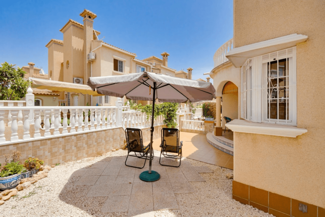 Casa adosada en Orihuela Costa, 2 dormitorios, en venta.