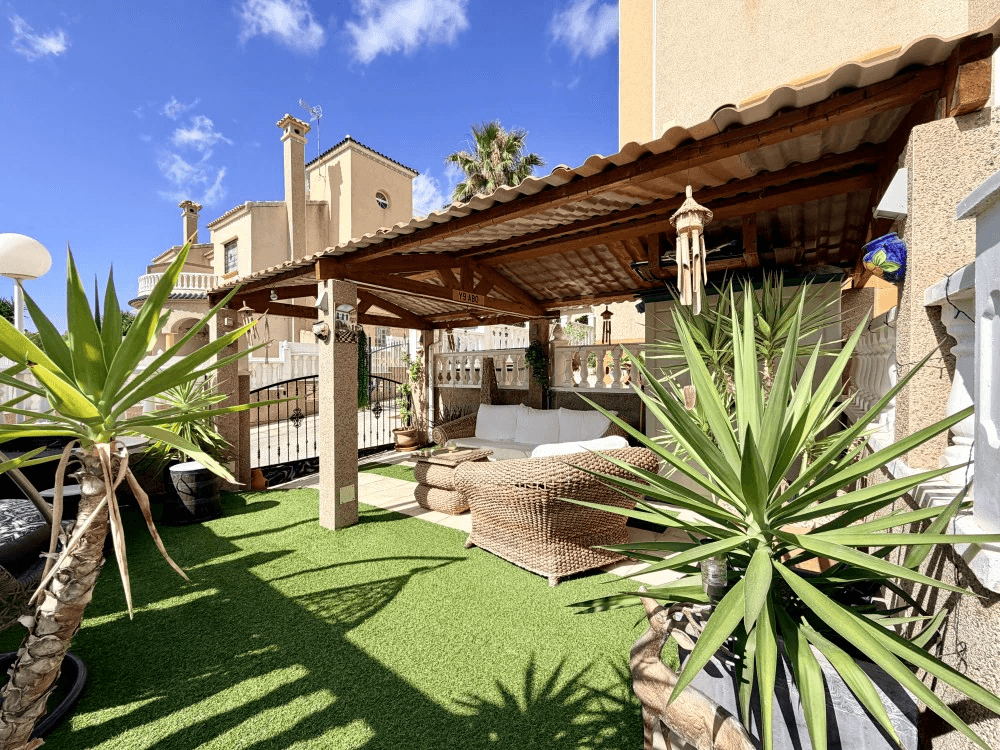 Casa adosada en venta de 3 dormitorios en Orihuela, Villamartin