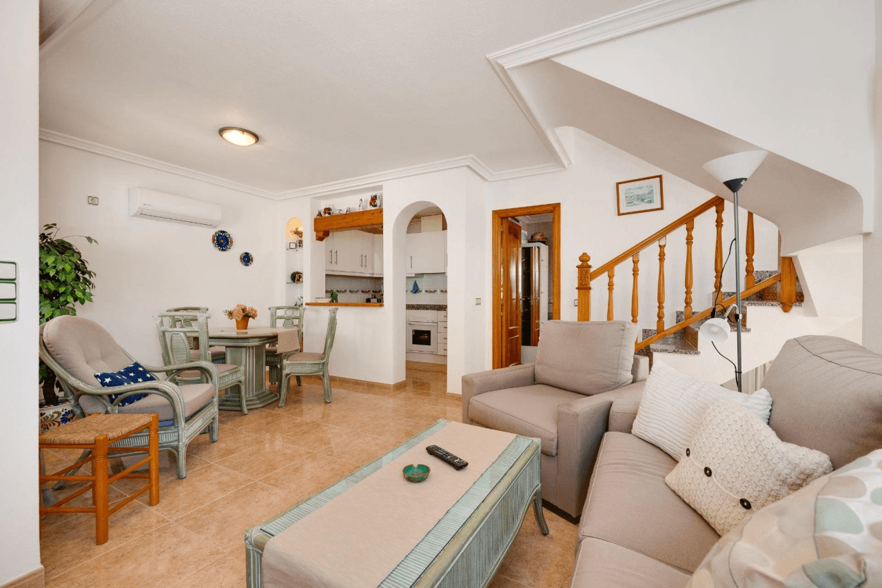 Casa adosada en Orihuela Costa, 2 dormitorios, en venta.