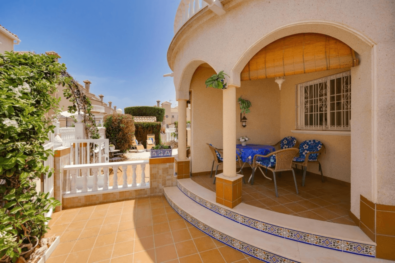 Casa adosada en Orihuela Costa, 2 dormitorios, en venta.