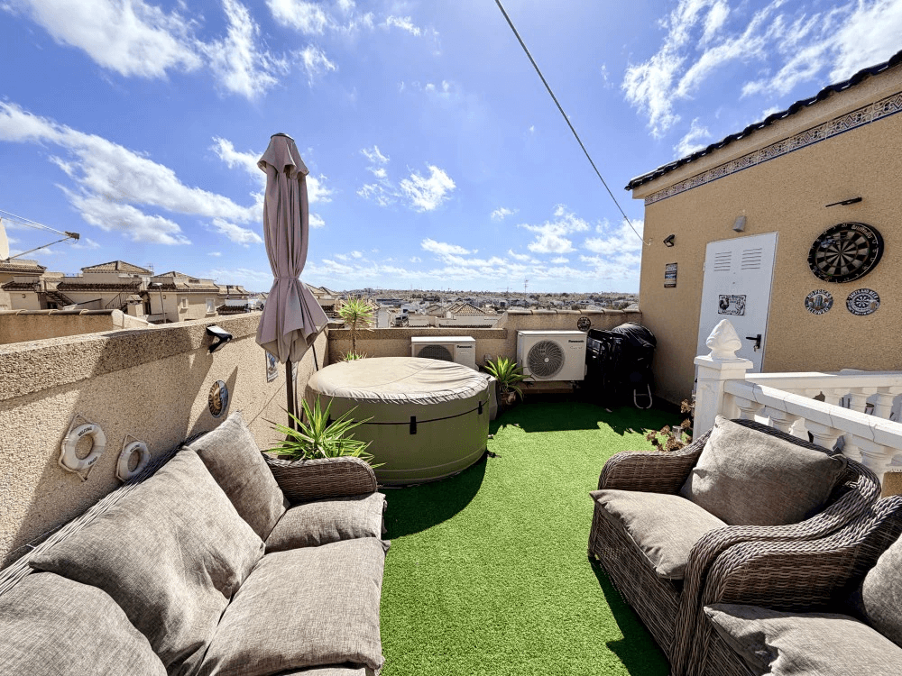 Casa adosada en venta de 3 dormitorios en Orihuela, Villamartin