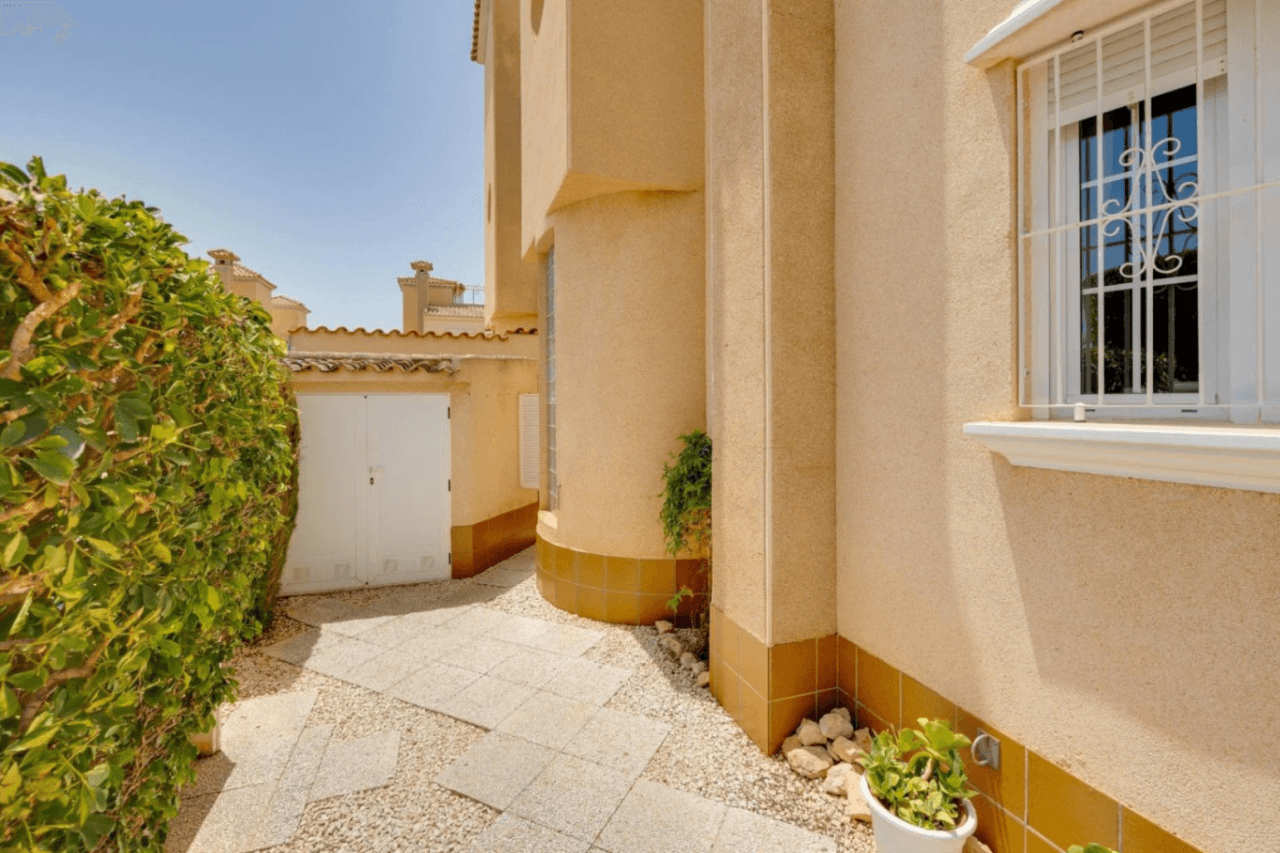Casa adosada en venta en Orihuela Costa, 2 dormitorios, 2 baños