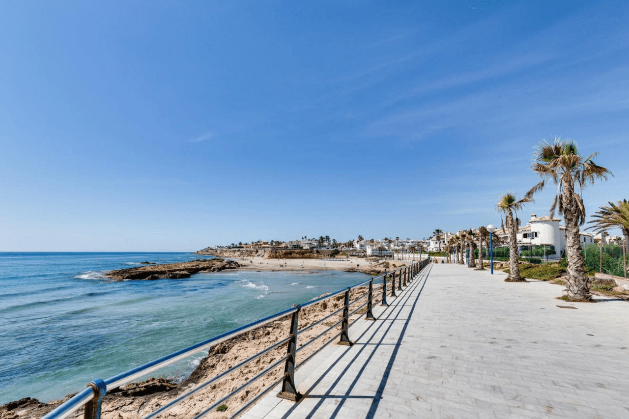 Casa adosada en Orihuela Costa, 2 dormitorios, en venta.