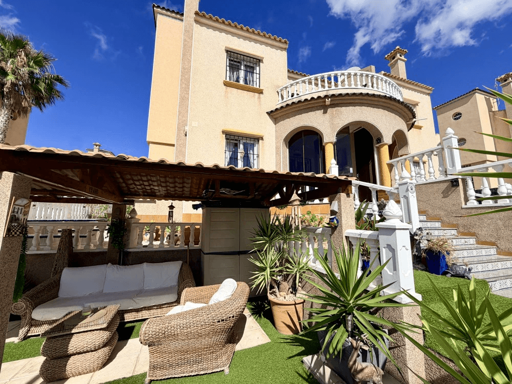 Casa adosada en venta de 3 dormitorios en Orihuela, Villamartin