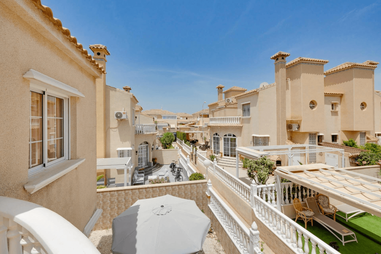 Casa adosada en venta en Orihuela Costa, 2 dormitorios, 2 baños