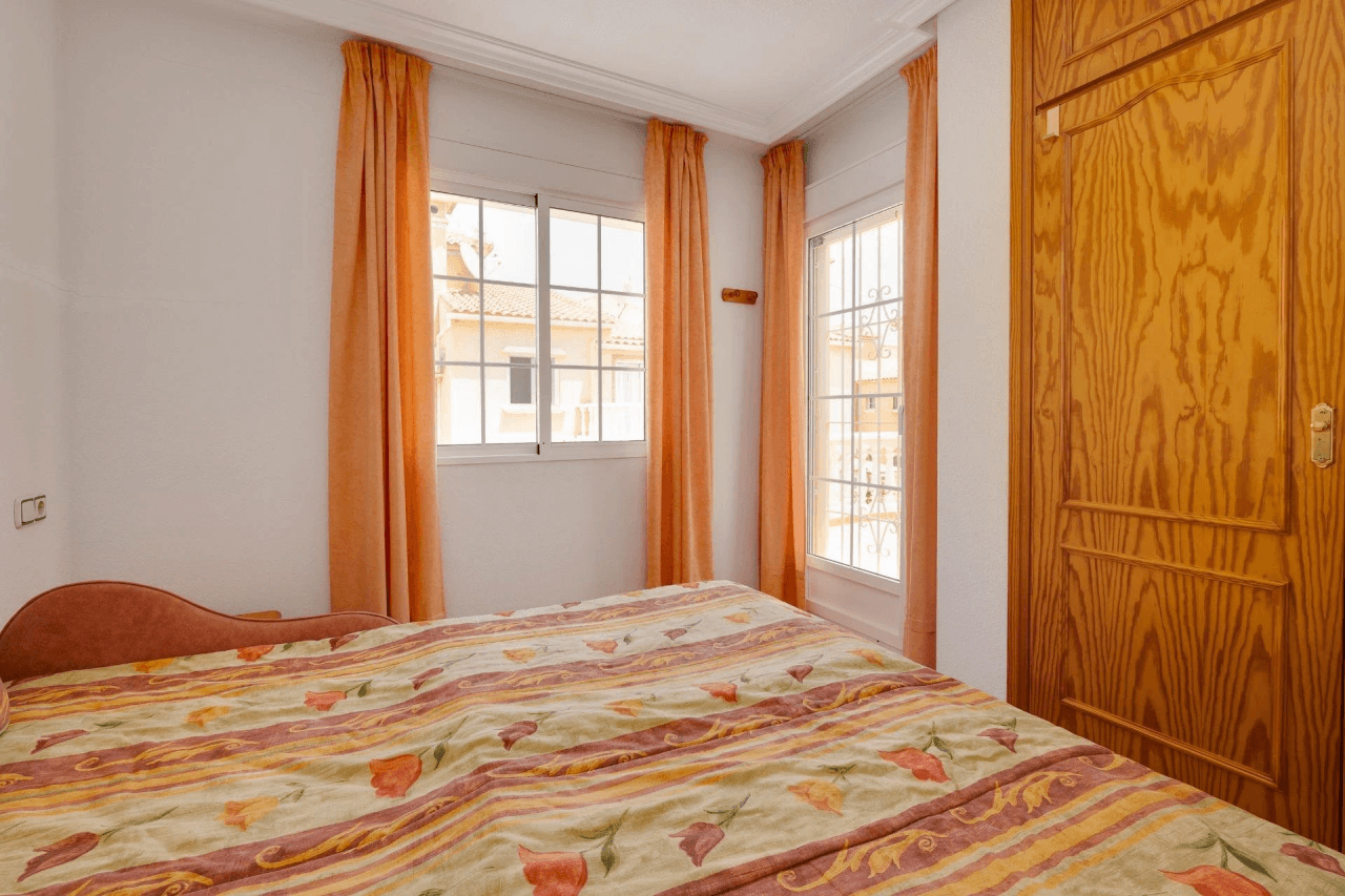 Casa adosada en Orihuela Costa, 2 dormitorios, en venta.