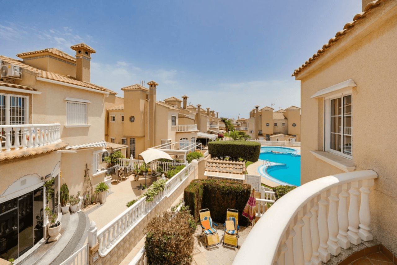 Casa adosada en venta en Orihuela Costa, 2 dormitorios, 2 baños