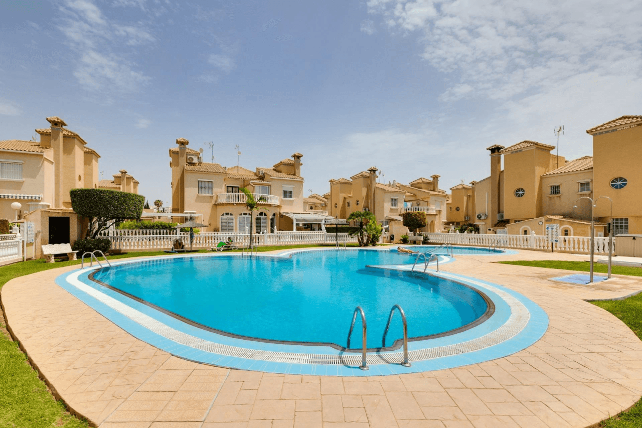 Casa adosada en venta en Orihuela Costa, 2 dormitorios, 2 baños