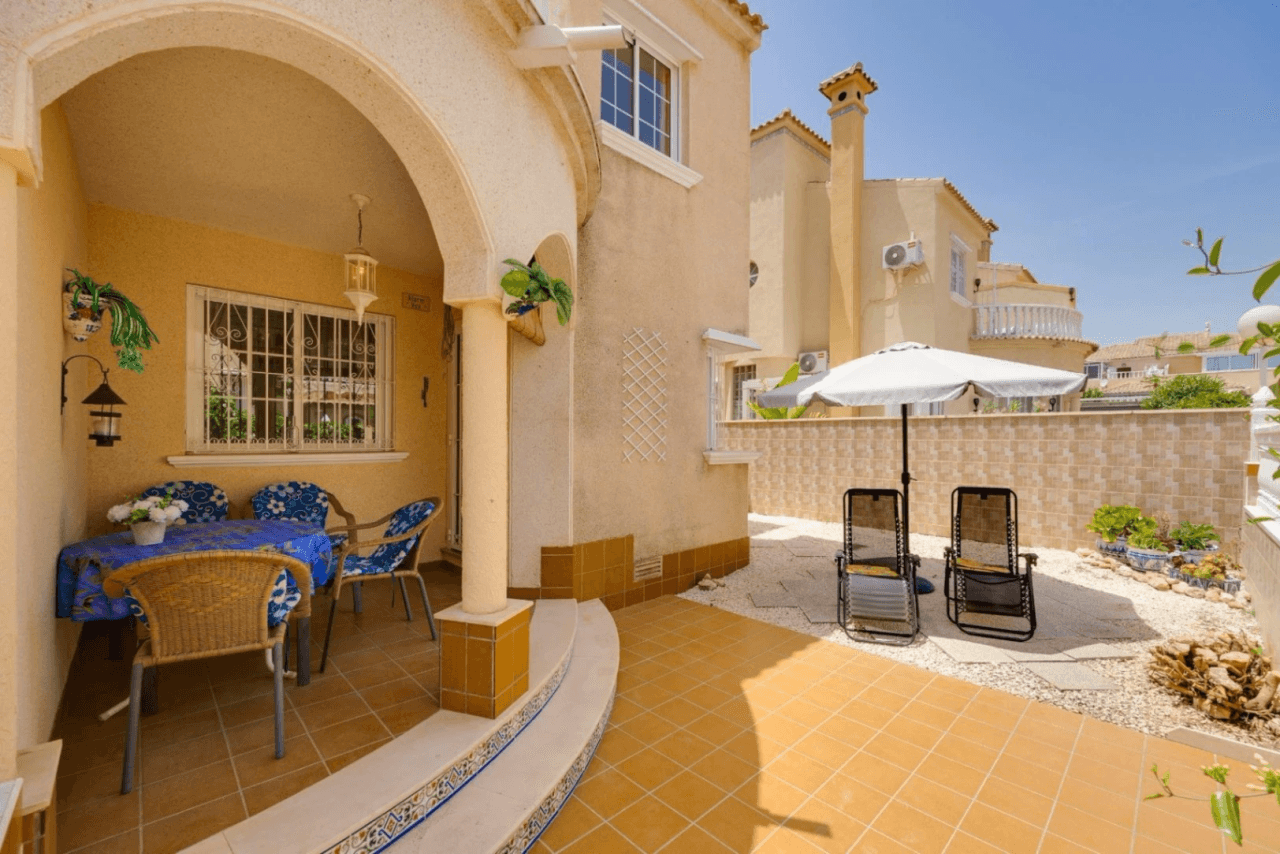 Casa adosada en Orihuela Costa, 2 dormitorios, en venta.