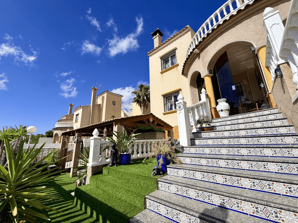 Casa adosada en venta de 3 dormitorios en Orihuela, Villamartin