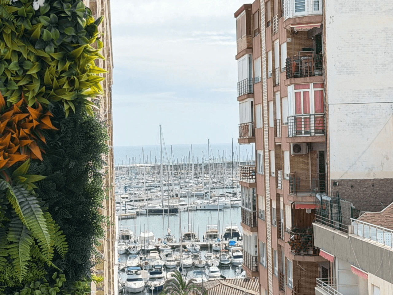 Apartamento en venta de 3 dormitorios en Puerto, Torrevieja.