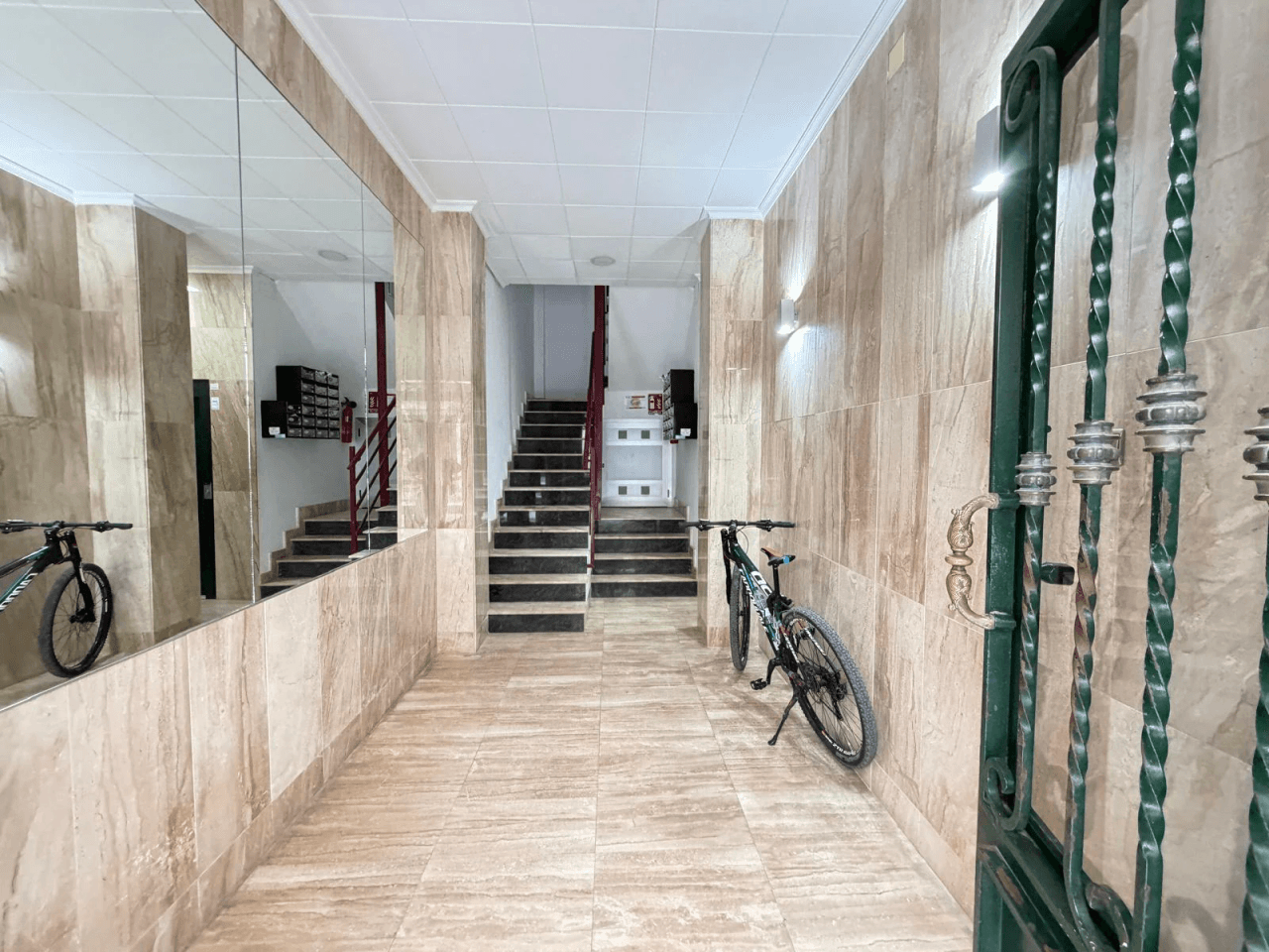 Apartamento en venta de 3 dormitorios en Puerto, Torrevieja.