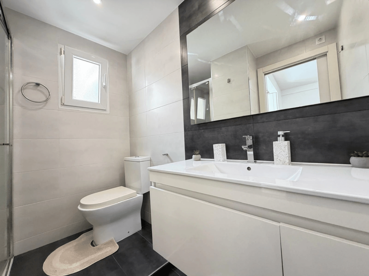 Apartamento en venta de 3 dormitorios en Puerto, Torrevieja.