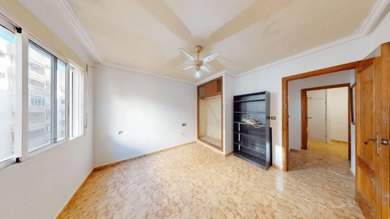 Apartamento en venta de 2 dormitorios en Torrevieja Centro